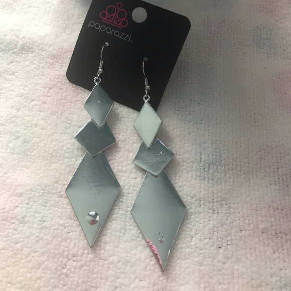 Paparazzi long dangle earrings - Picture 2 of 4